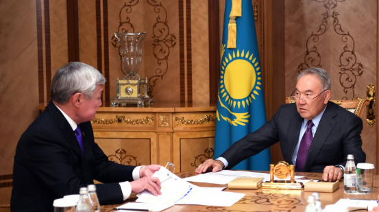 Назарбаев пен Бердібек.png