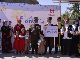 Өнерлі отбасы - 