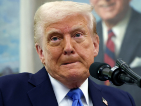 Трамп елден ерікті түрде кеткісі келетін заңсыз мигранттарға қаржылай көмек пен ұшақ билетін ұсынды