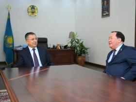 Облыс әкімі мәжілісменмен бірге өңірдегі білім саласындағы мәселелерді талқылады