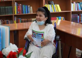 Бәйдібек: өмірге құштар ақынның кітаптары кітапхана төрінде