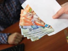 Бас дәрігер парамен ұсталды